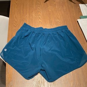 Lululemon Hotty Hot Low-Rise Lined Short 4" in Teal color